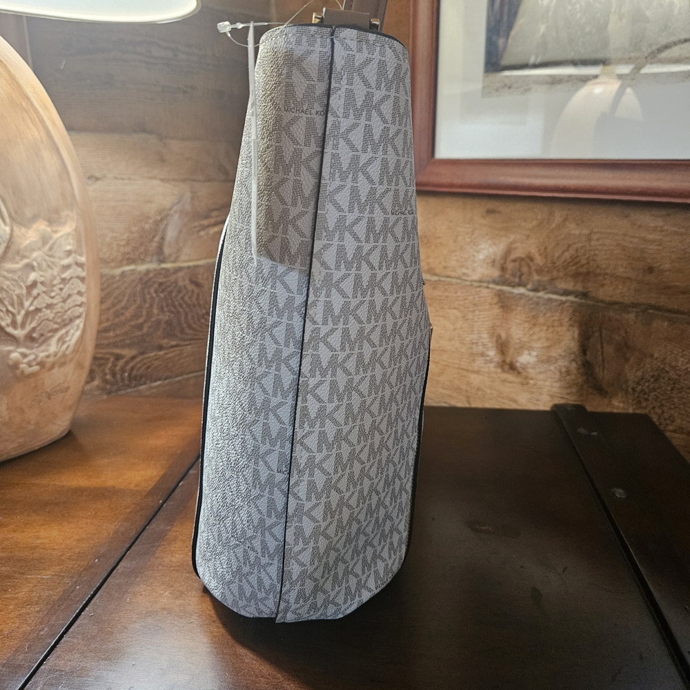 Michael Kors Cream and Tan Hobo Bag - Picture 7 of 10